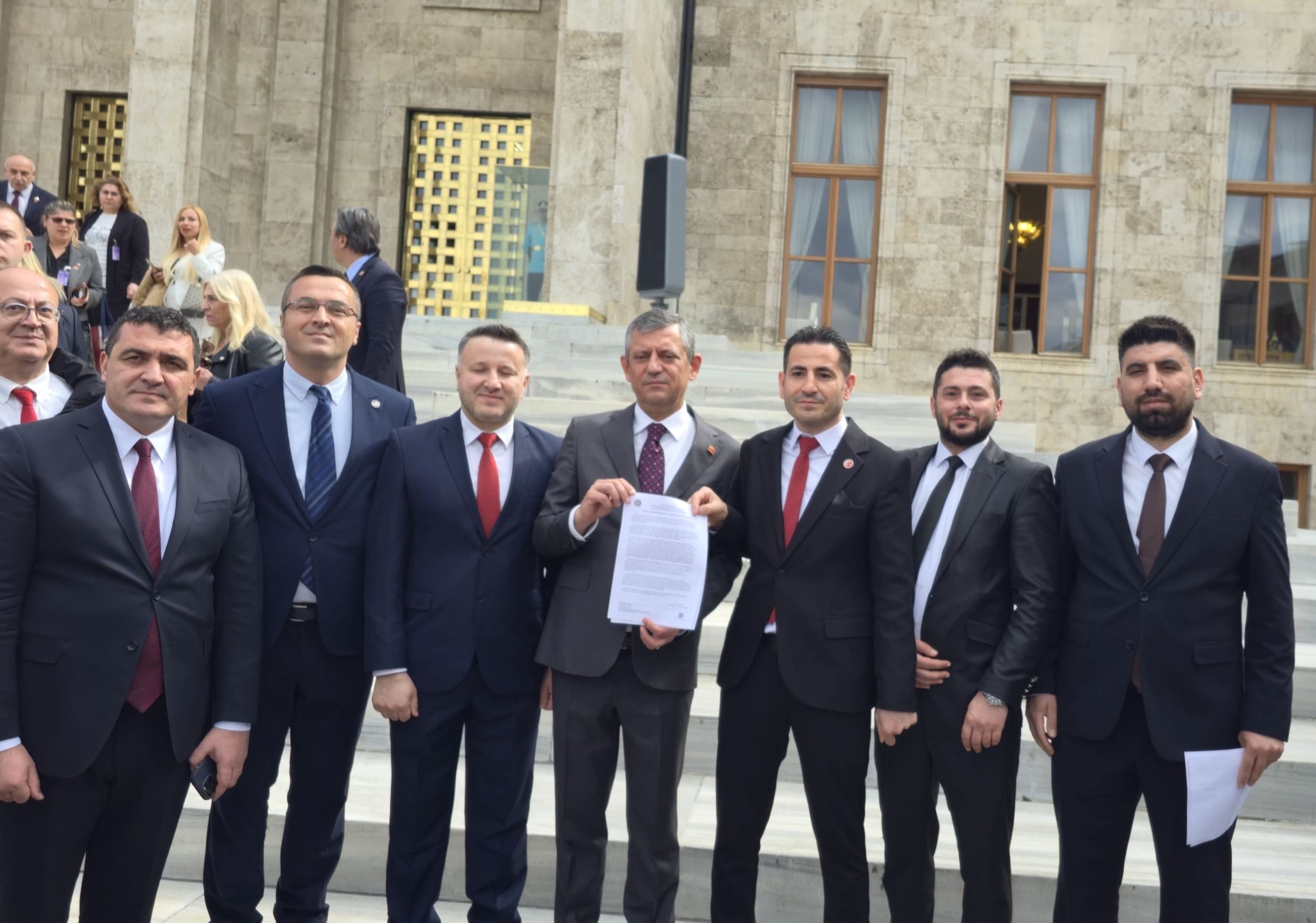 CHP Genel Başkanı Sayın özgür ÖZEL 'e Dosyamızı teslim ettik