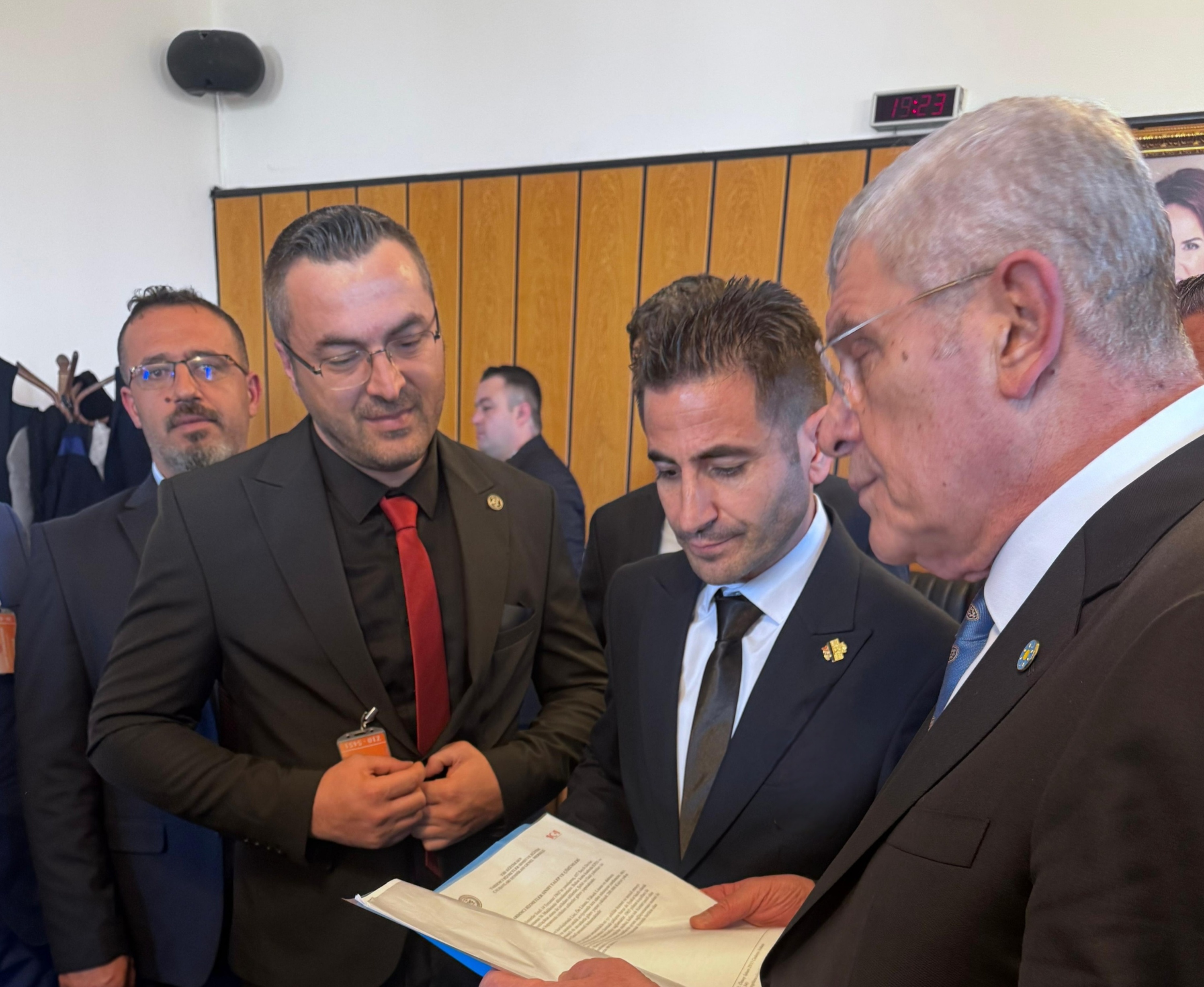 İYİ Parti Genel Başkan Sayın Müsavvat Dervişoğlu'na Dosyamızı teslim ettik